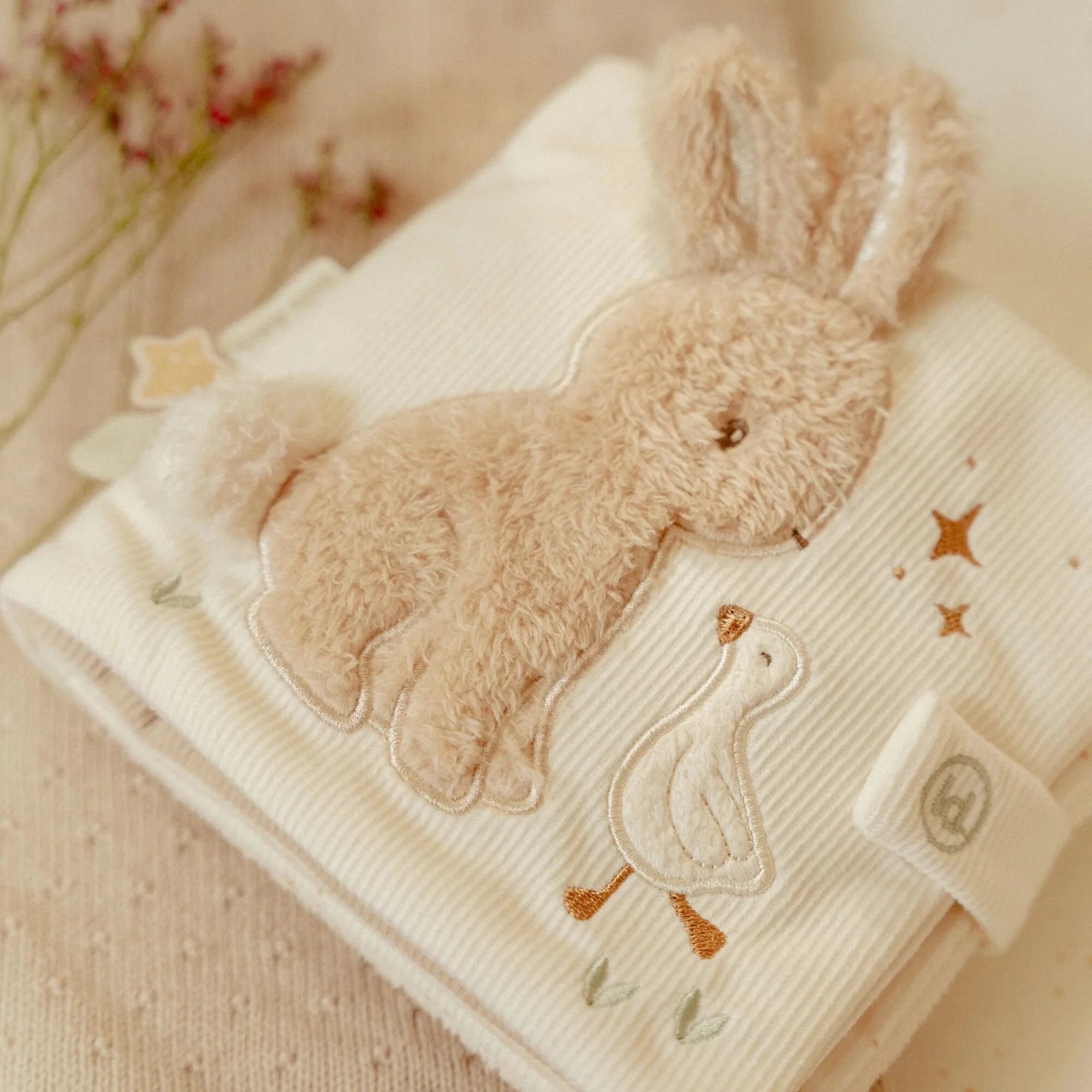 Libro Morbido Beige Coniglietto Multi Attività con Gancio Passeggino Newborn Baby Bunny - Activity Booklet Beige Newborn Naturals Baby Bunny