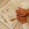 Libro Morbido Beige Coniglietto Multi Attività con Gancio Passeggino Newborn Baby Bunny - Activity Booklet Beige Newborn Naturals Baby Bunny