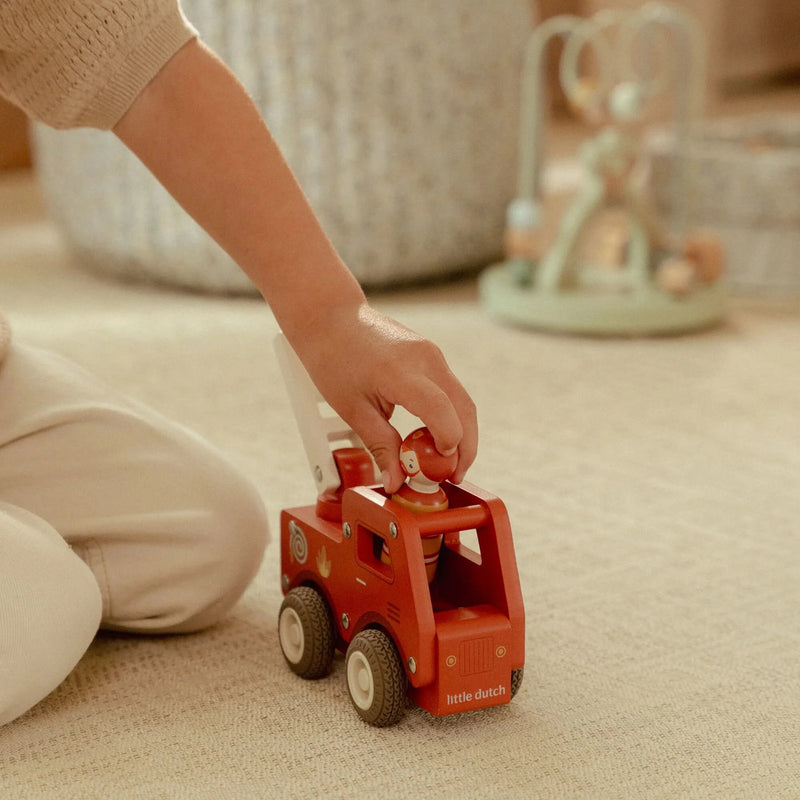 Camion dei Pompieri con Personaggio in Legno - Wooden Fire Truck Red Essentials (LD2528)