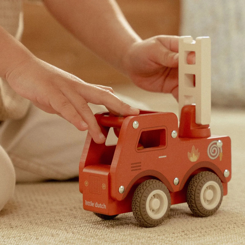 Camion dei Pompieri con Personaggio in Legno - Wooden Fire Truck Red Essentials (LD2528)