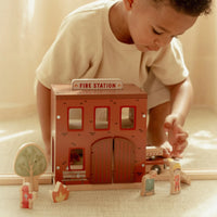 Caserma dei Pompieri in Legno - Wooden Fire Station Red Essentials (LD2538)