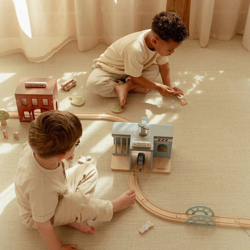 Caserma dei Pompieri in Legno - Wooden Fire Station Red Essentials (LD2538)