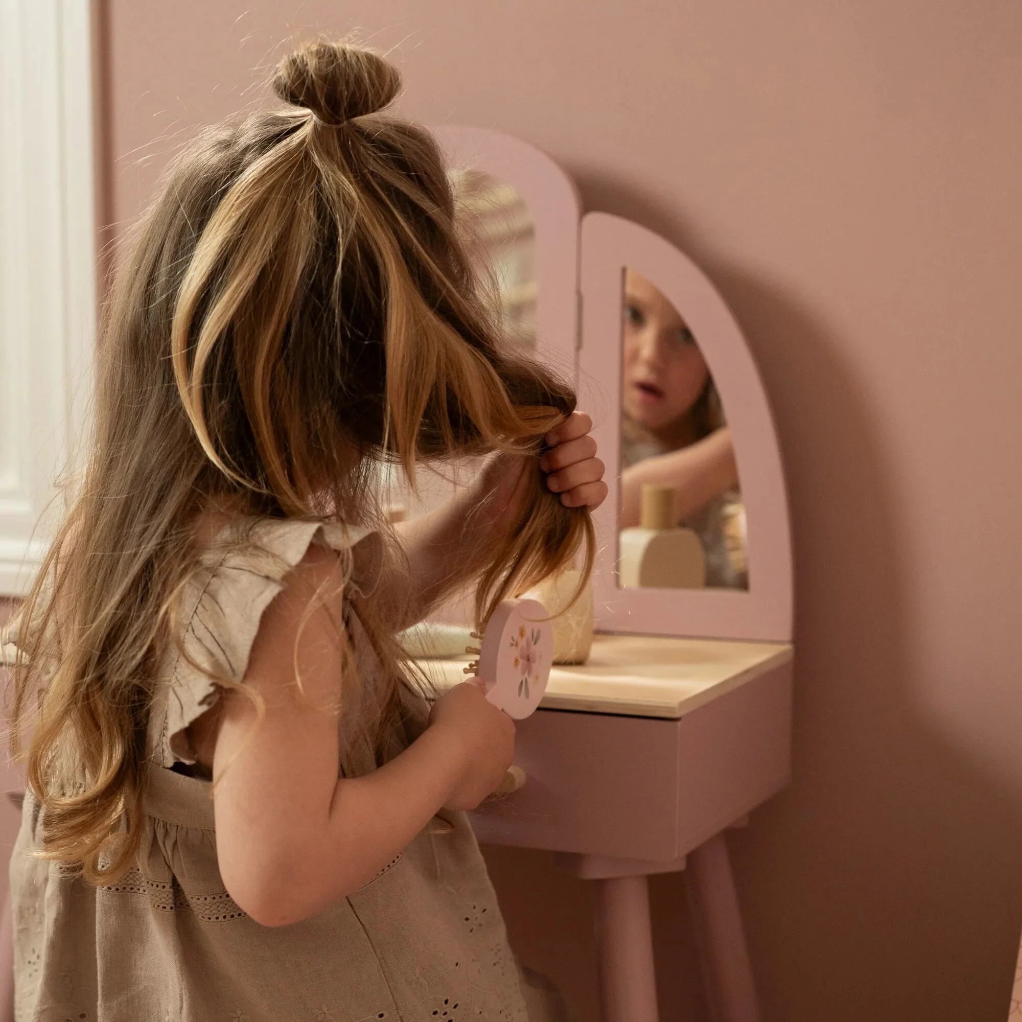 Tavolo Toeletta in Legno Rosa con Sedia - Wooden Dressing Table Pink with Chair Essentials (LD2513)
