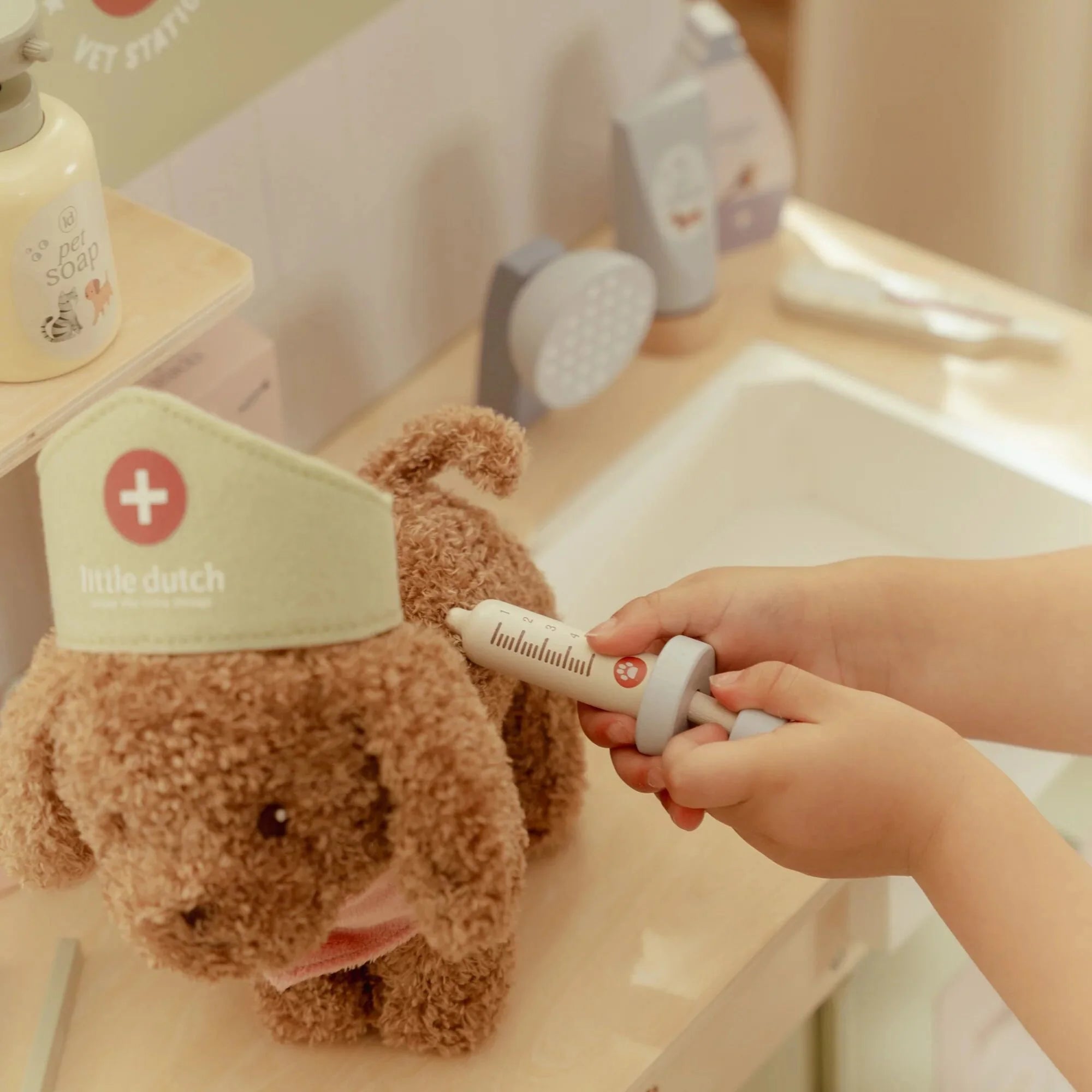 Peluche Cane Jackie con Trasportino - Cuddle Dog Jackie in Bag Multicolored Essentials (LD4518)