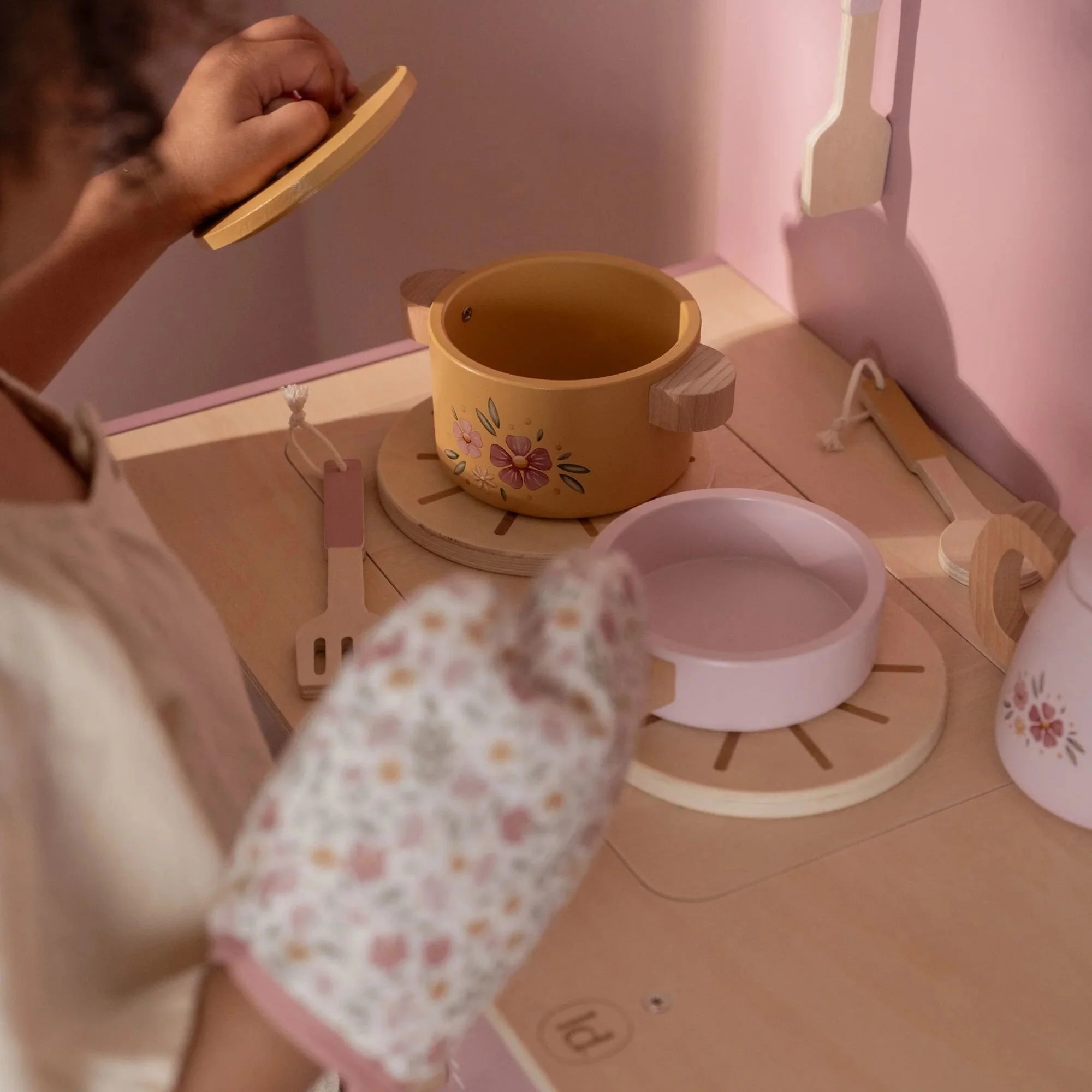 Cucina Rosa Giocattolo in Legno  - Wooden Play Kitchen Pink Essentials (LD2501)