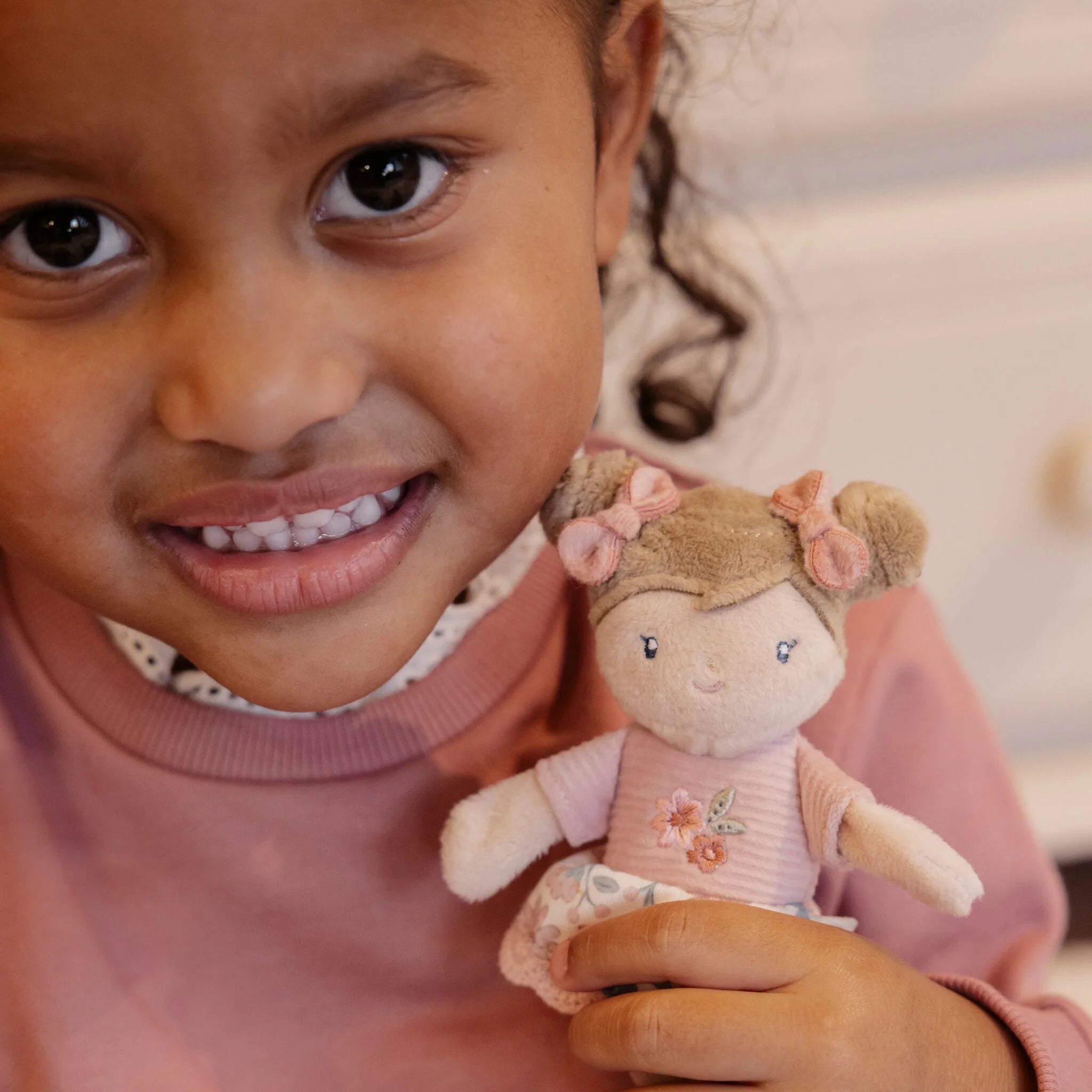 Bambola Morbida da Abbraccio Rosa 10 Cm. - Cuddle Mini Doll Rosa (LD4681)