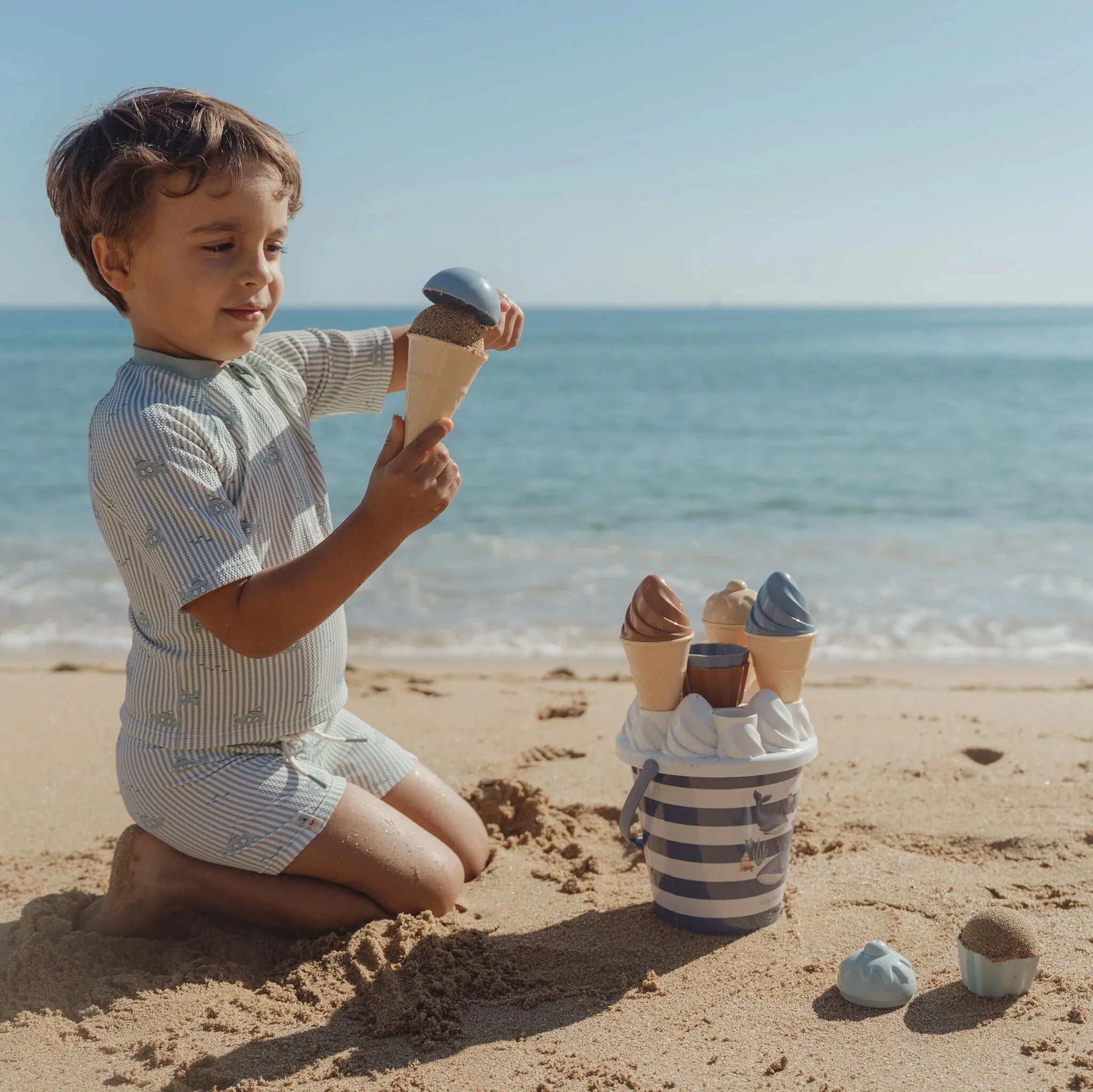 Little Dutch | Set Giochi da Spiaggia Secchiello e Gelati Ocean World 14 Pezzi | 2016376