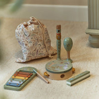 Little Dutch | Set Musicale Xilofono, Tamburello, Maracas, Flauto, Armonica e Sacca Verde Safari Friends | LD7473