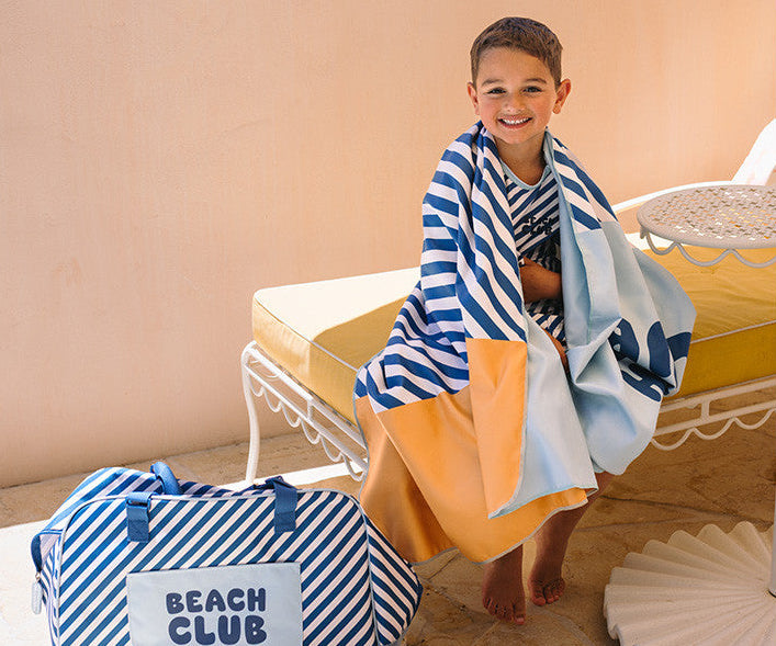Monneka | Telo Mare Microfibra Beach Club Blu Con Astuccio a Rete | Tutete | 97530